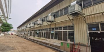 很多企業(yè)都使用工業(yè)環(huán)?？照{給廠房降溫通風