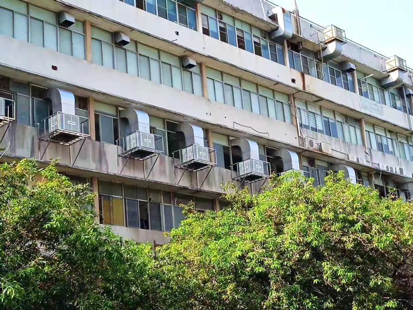 為大型廠房降溫用水冷環(huán)保空調(diào)作為廠房降溫方案設(shè)備.jpg